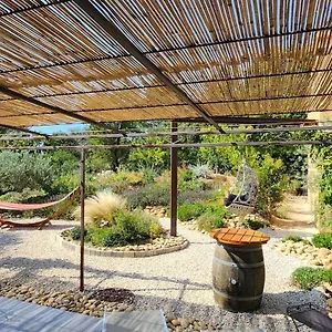 Hébergement de vacances A 2 Pas Des Vignes, Hebergements Et Spa, à Du Pape, Maison Numéro 12, Châteauneuf-du-Pape